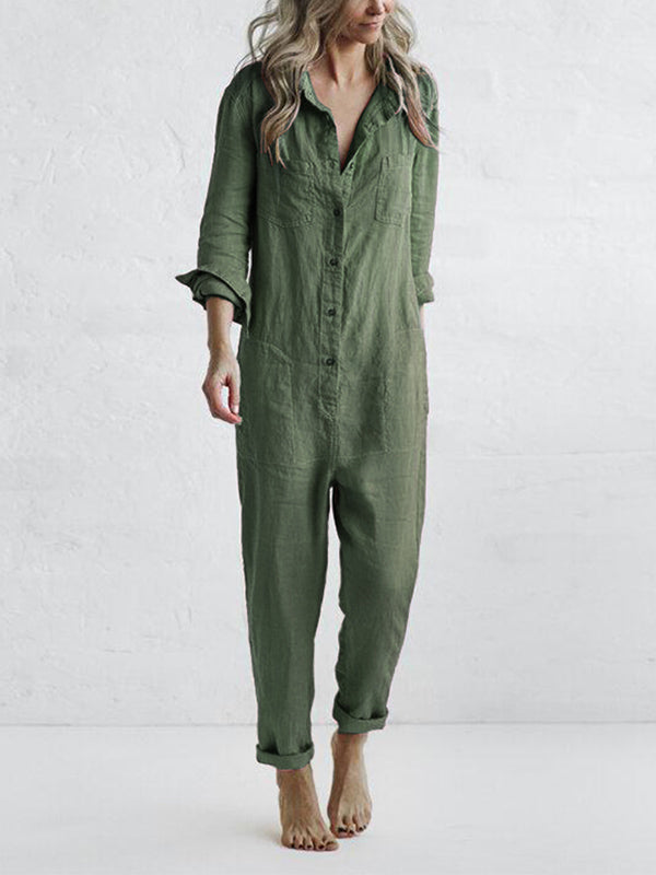 Tuta verde oliva in lino, maniche lunghe, bottoni frontali, tasche, stile casual, donna, moda sostenibile, abbigliamento comodo ed elegante.
