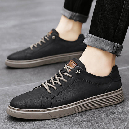 Sneakers da Uomo con Tomaia Cucita e Silhouette Lineare