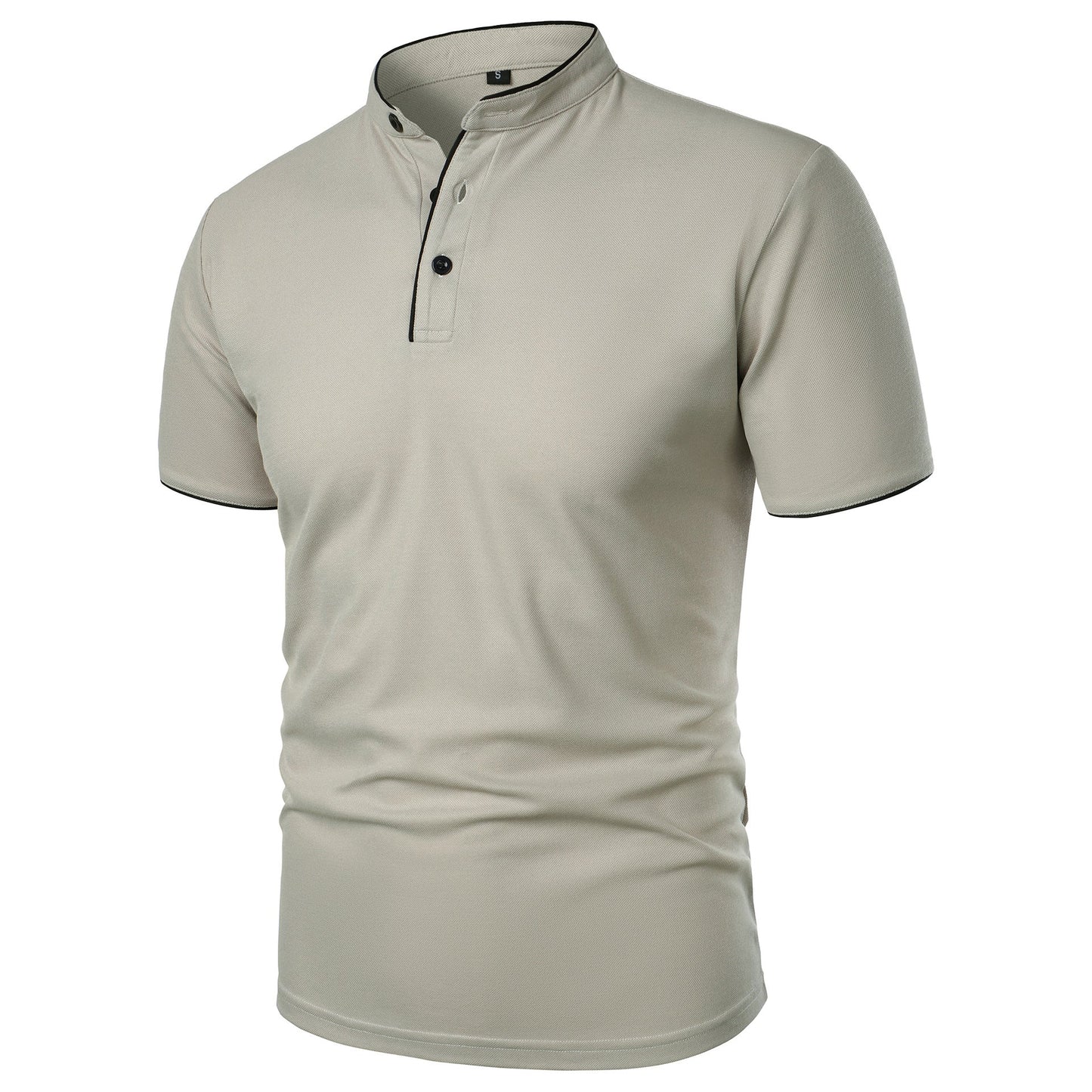 Maglietta polo beige da uomo con colletto alla coreana, maniche corte e bottoni neri. Design elegante e moderno, ideale per abbigliamento casual.