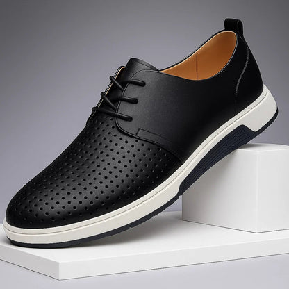 Herresko med slip-on design, ventileret overdel og Grip-Edge sål