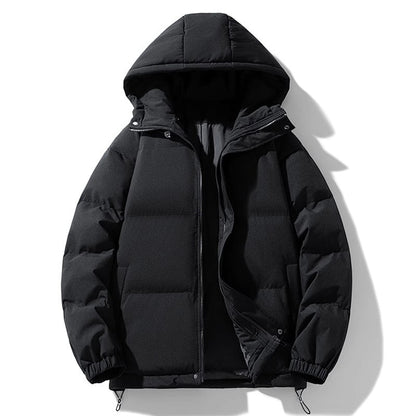 Giacca invernale nera imbottita con cappuccio, design moderno, chiusura a zip, ideale per climi freddi. Moda uomo, abbigliamento outdoor.