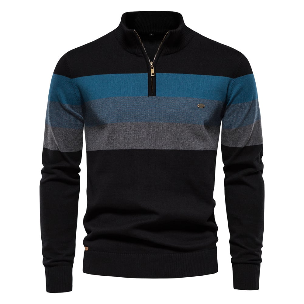 Maglione uomo a righe orizzontali blu, grigie e nere, con zip corta e colletto alto. Design elegante e moderno, ideale per moda autunnale.