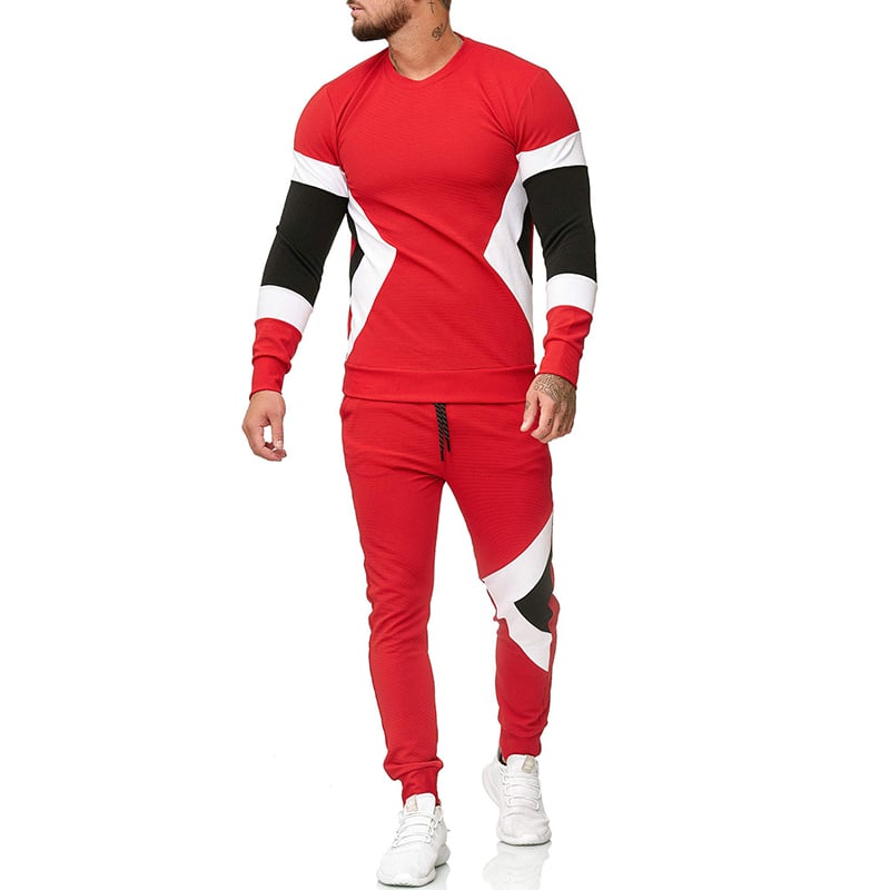 Tuta sportiva uomo rossa, dettagli bianchi e neri, design moderno, maniche lunghe, pantaloni abbinati, scarpe da ginnastica bianche.