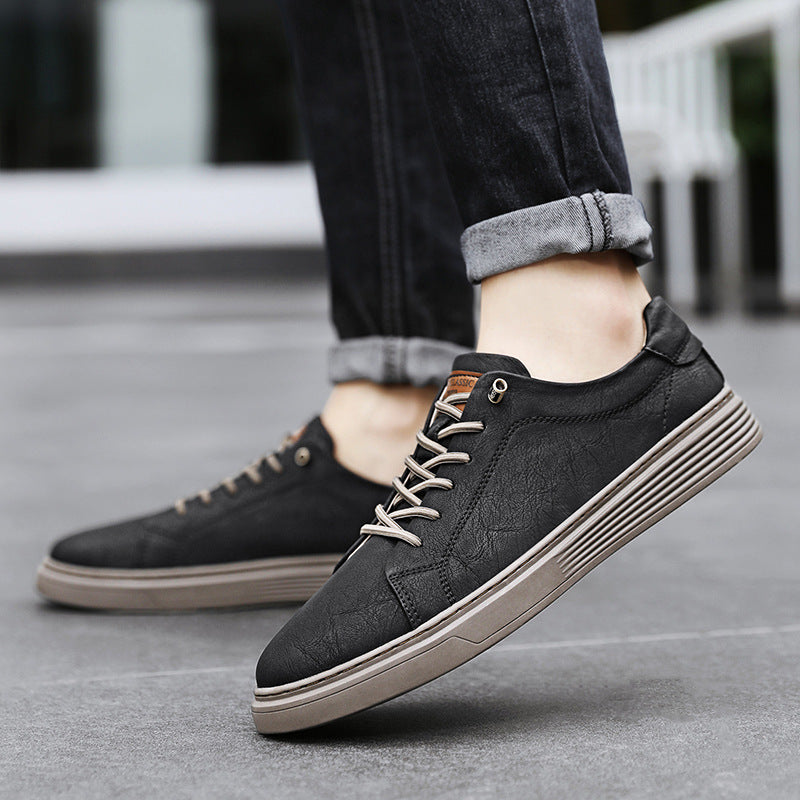Sneakers da Uomo con Tomaia Cucita e Silhouette Lineare