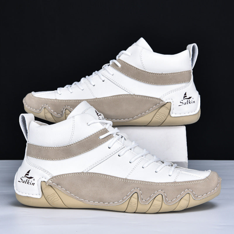 Scarpe da ginnastica alte bianche e beige su sfondo nero, design moderno con suola ondulata, logo Salkin visibile. Calzature moda uomo.