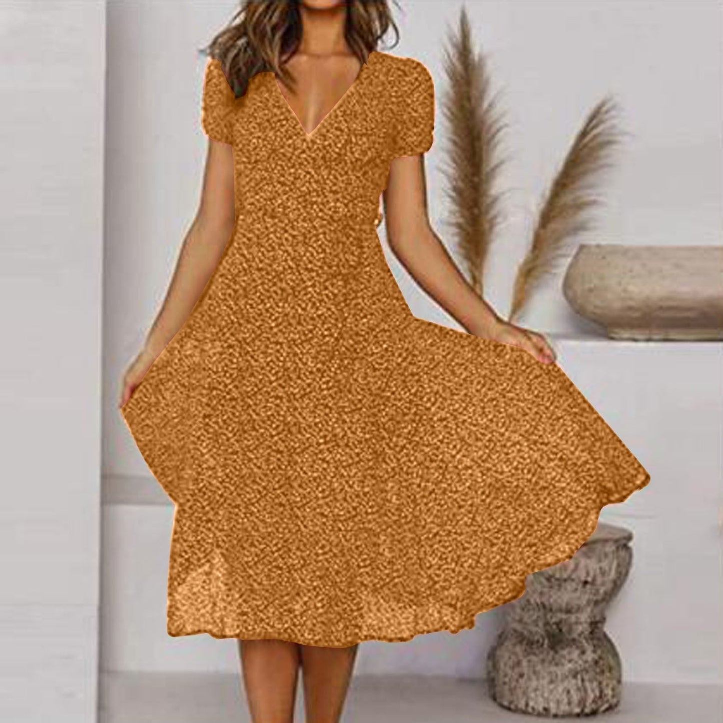 Abito estivo donna marrone, scollo a V, maniche corte, stile casual. Perfetto per moda estiva, abbigliamento femminile trendy.