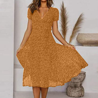 Abito estivo donna marrone, scollo a V, maniche corte, stile casual. Perfetto per moda estiva, abbigliamento femminile trendy.