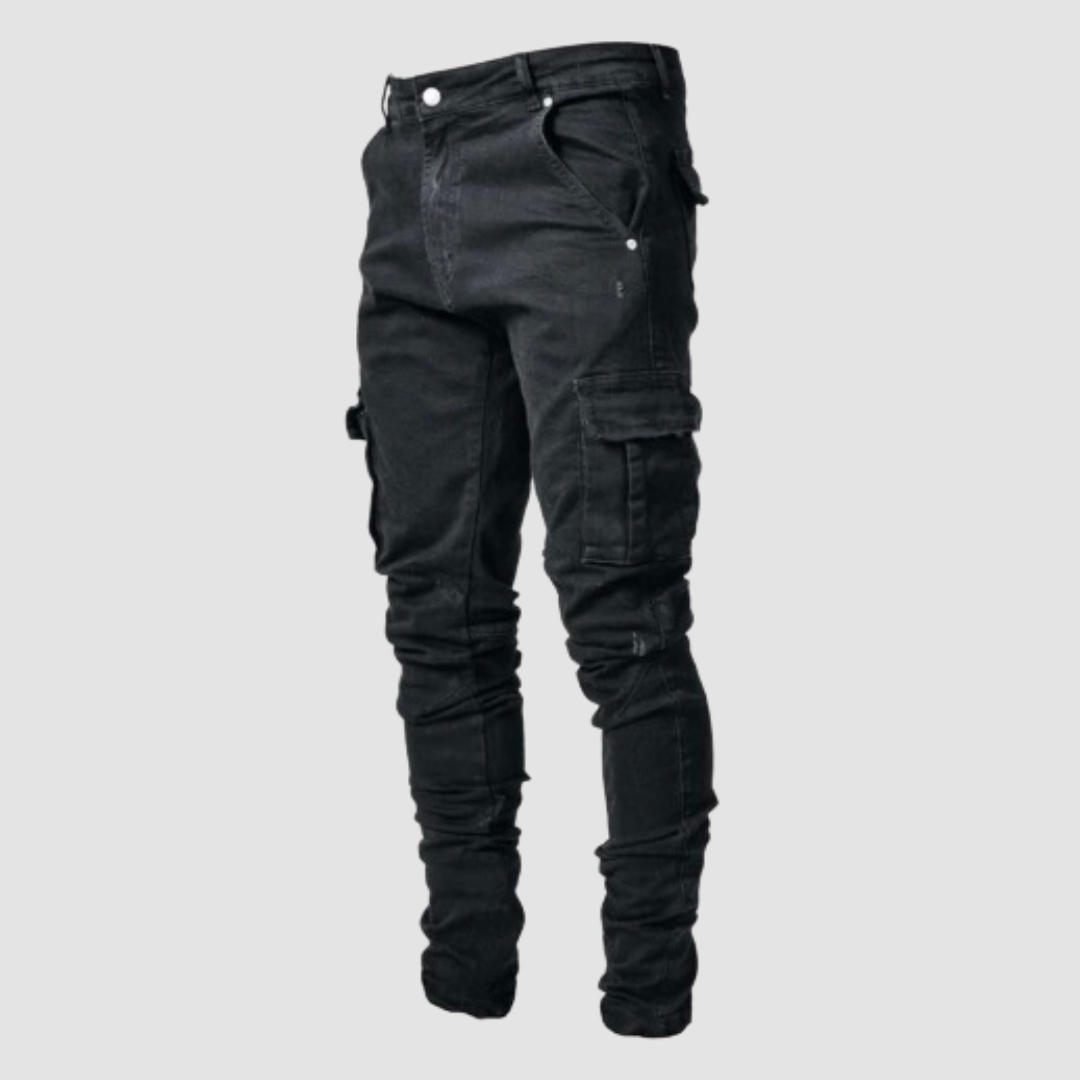 Pantaloni cargo neri da uomo, stile casual, con tasche multiple e vestibilità slim. Ideali per moda urbana e streetwear.
