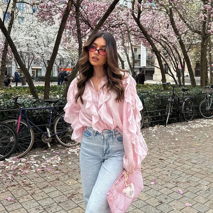 Damebluse med lange ærmer og flæser, rummelig pasform og rund halsudskæring