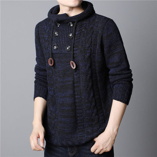 Maglione uomo blu scuro con bottoni decorativi e collo alto, design a trecce, moda invernale elegante, abbigliamento casual maschile.
