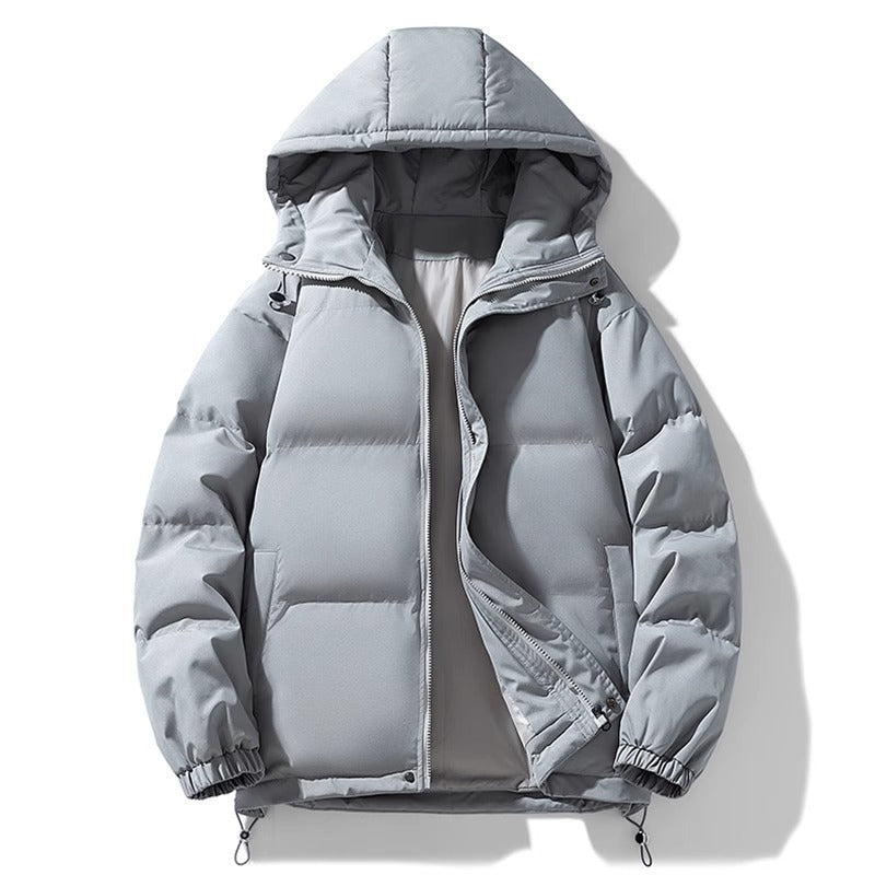 Giacca invernale imbottita grigia con cappuccio, design moderno, chiusura a zip, ideale per il freddo. Abbigliamento uomo, moda inverno.