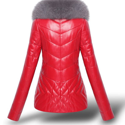 Abrigo de Invierno Corto para Mujer con Cuello de Piel Sintética y Cierre Frontal con Botones