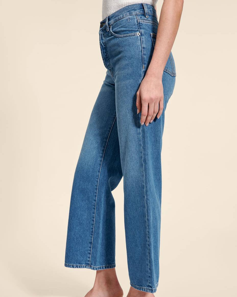 Jeans de mujer primaverales de talle alto con pierna recta cropped en estilo retro
