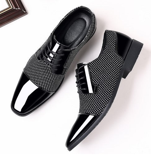 Scarpe eleganti da uomo in pelle nera lucida e tessuto intrecciato bianco e nero, design moderno, suola in gomma, perfette per eventi formali.