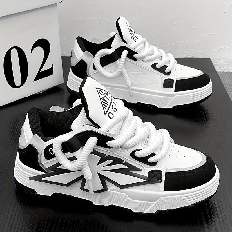 Scarpe da ginnastica bianche e nere su sfondo nero, design moderno con lacci spessi. Scarpe sportive unisex, stile casual, moda urbana.