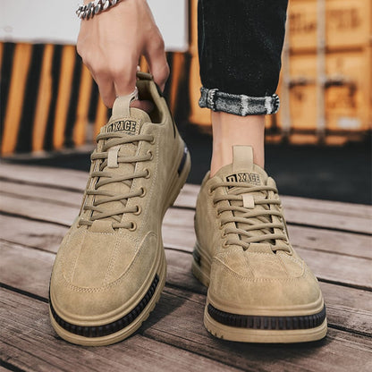 Herresneakers med snørebånd, lavt snit, rund tå og flad sål