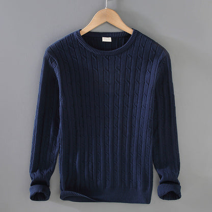 Maglione blu scuro in lana intrecciata su gruccia, design a trecce, maniche lunghe, ideale per moda autunno inverno, abbigliamento casual elegante.