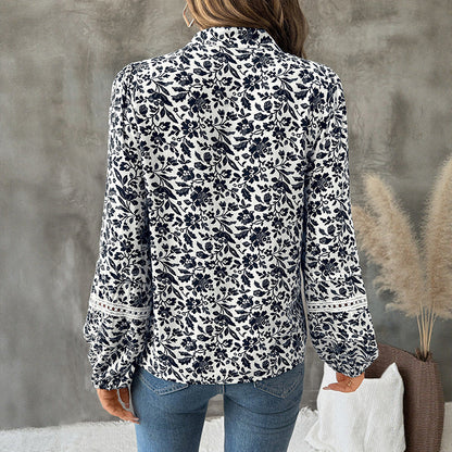 Camisa de mujer con escote en V, estampado floral, detalle con cordones y mangas farol