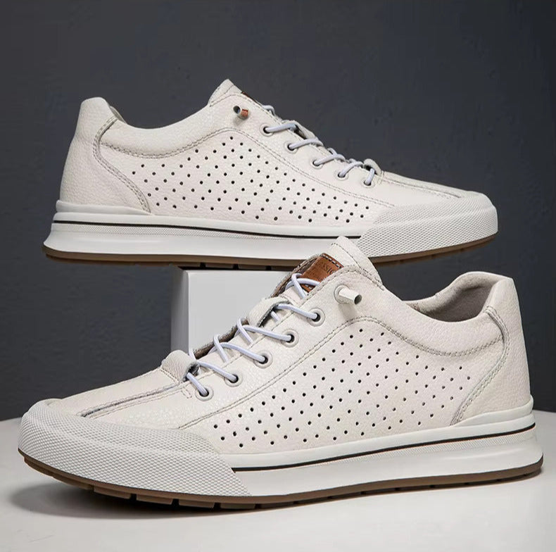 Scarpe da ginnastica bianche in pelle traforata, suola in gomma, design casual ed elegante, perfette per moda urbana e comfort quotidiano.