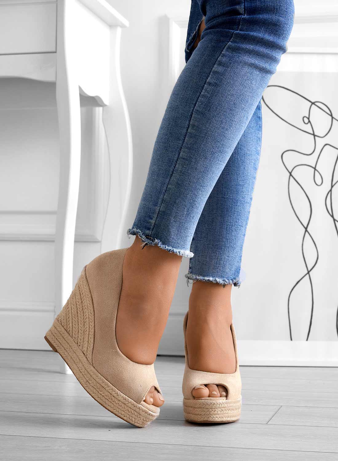 Sandali con Zeppa in Suede con Fodera Morbida e Punta Aperta | Ideali per Primavera ed Estate