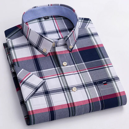 Camicia a quadri multicolore da uomo, manica corta, colletto button-down, stile casual elegante, tessuto in cotone, ideale per moda estiva.