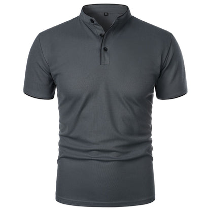 Polo grigia da uomo con colletto alla coreana e tre bottoni, design elegante e moderno, ideale per abbigliamento casual e formale.