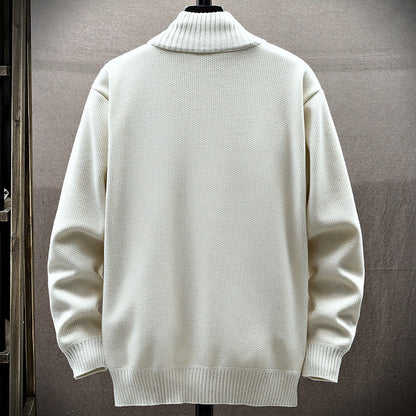 Maglione bianco a collo alto in lana, design classico, tessuto a maglia, maniche lunghe, ideale per moda invernale e abbigliamento casual elegante.