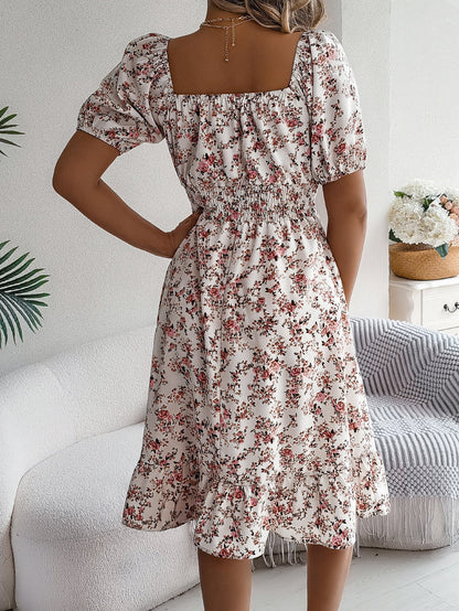 Abito a Fiori con Scollo Quadrato, Balze e Vita Alta | Ideale per l’Estate