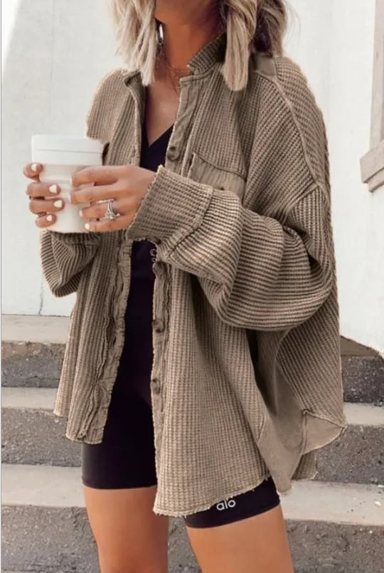 Chaqueta Camisa para Mujer con Cuello Solapa, Bolsillos Frontales y Dobladillo Irregular