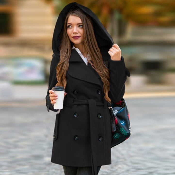 Abrigo de mujer otoñal con cuello vuelto y corte slim