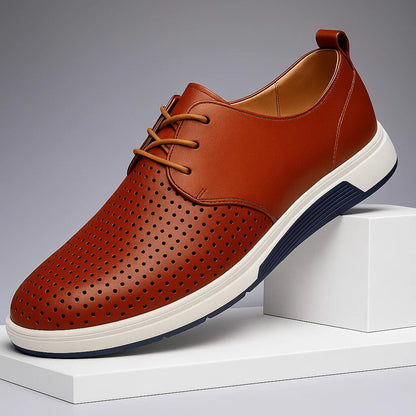 Herresko med slip-on design, ventileret overdel og Grip-Edge sål