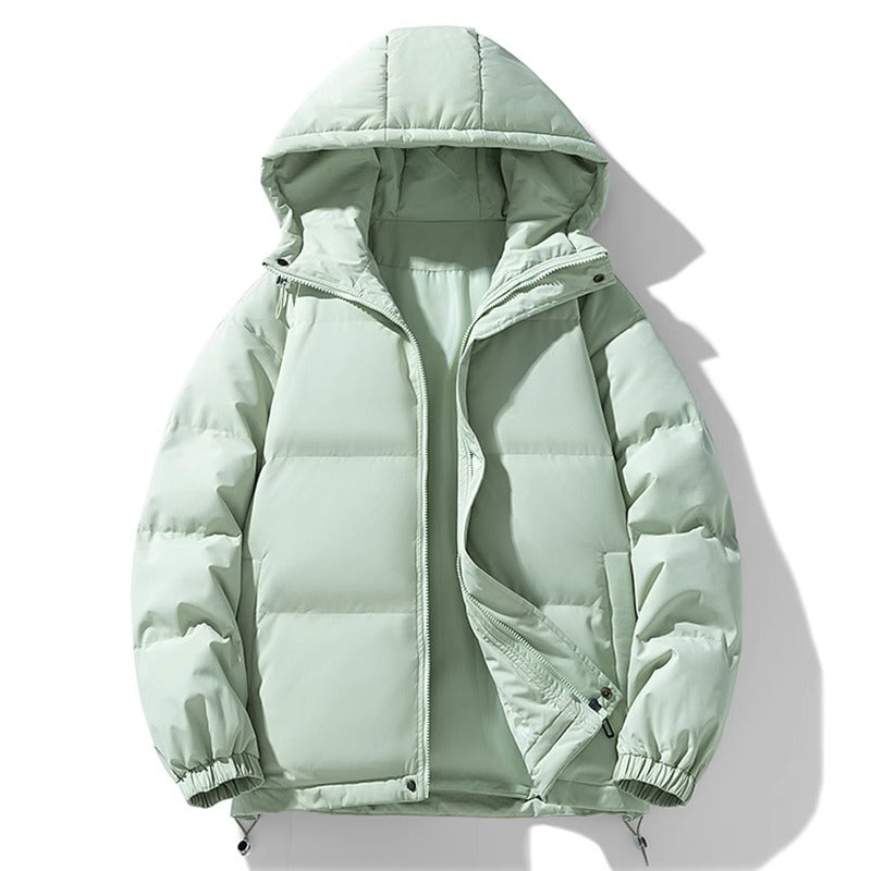 Giacca invernale verde menta con cappuccio, imbottita e trapuntata, ideale per il freddo. Design moderno, chiusura a zip, tasche laterali.