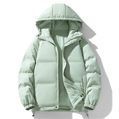 Giacca invernale verde menta con cappuccio, imbottita e trapuntata, ideale per il freddo. Design moderno, chiusura a zip, tasche laterali.