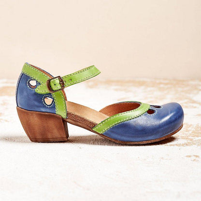 Scarpa donna in pelle blu e verde con tacco basso in legno, cinturino regolabile, design vintage. Calzature moda, stile retrò elegante.