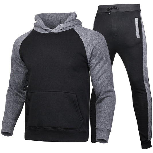 Tuta sportiva uomo invernale, felpa con cappuccio e pantaloni, colore nero e grigio, tessuto caldo, ideale per palestra e tempo libero.