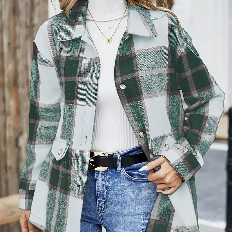 Langærmet dame skjorte med knapper og almindelig længde i ternet mønster