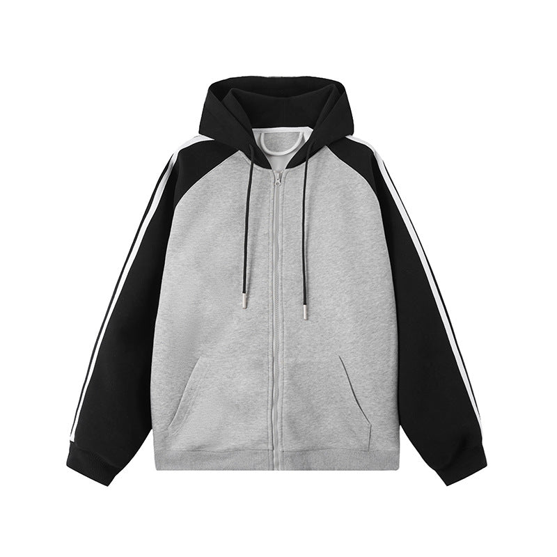 Felpa con cappuccio grigia e nera, maniche lunghe, chiusura a zip, design sportivo, dettagli a righe bianche, moda casual unisex.