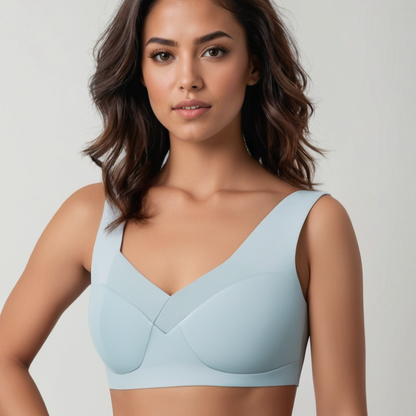 Donna con reggiseno sportivo azzurro, design senza cuciture, comfort e supporto ottimali. Ideale per fitness e attività sportive.