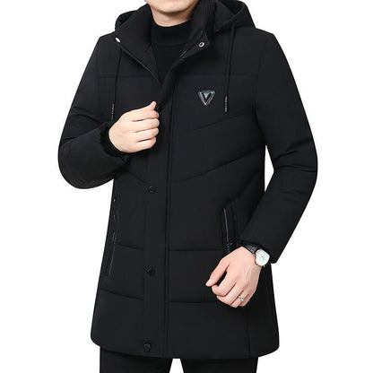 Giacca invernale uomo nera con cappuccio, design elegante, chiusura a bottoni, tasche laterali, ideale per moda invernale e abbigliamento casual.