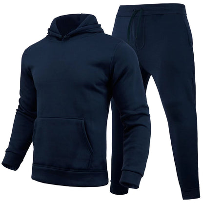 Tuta sportiva blu scuro, composta da felpa con cappuccio e pantaloni, ideale per attività sportive e casual. Tessuto morbido e confortevole.