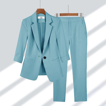 Completo blazer e pantaloni sartoriali con taglio aderente