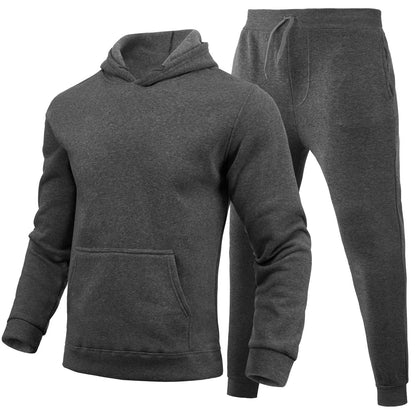 Set tuta sportiva uomo in cotone grigio scuro, felpa con cappuccio e pantaloni con tasche. Abbigliamento casual e comodo per palestra e tempo libero.