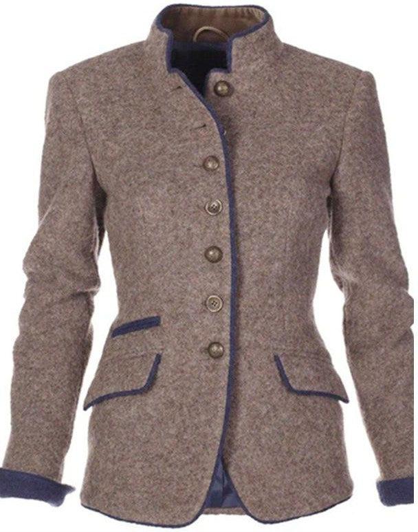 Giacca donna in lana marrone con bottoni, colletto alla coreana e dettagli blu. Elegante e classica, ideale per moda autunno-inverno.