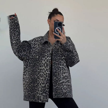Chaqueta de mujer en denim con estampado de leopardo y mangas largas
