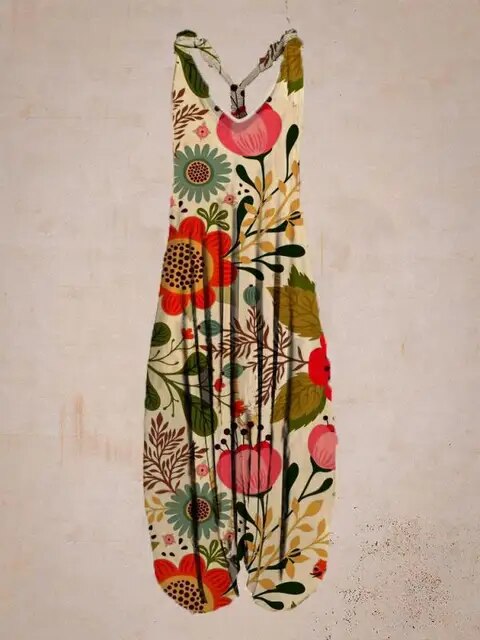 Tuta estiva floreale donna, motivo fiori colorati, sfondo beige, abbigliamento casual, moda estiva, stile boho chic, abito leggero.