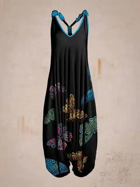 Abito lungo nero con spalline, decorato con motivi colorati di farfalle e ventagli. Stile boho chic, ideale per l'estate e occasioni casual.