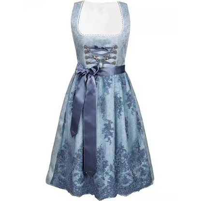 Abito tradizionale dirndl blu con dettagli in pizzo e fiocco in raso, ideale per Oktoberfest e feste bavaresi. Moda donna, abbigliamento etnico.