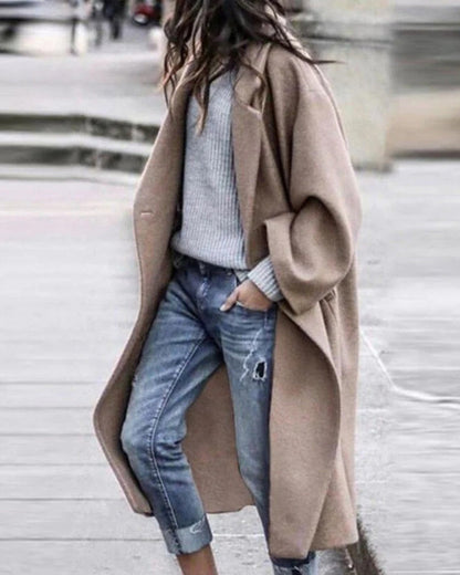 Cappotto Invernale da Donna con Collo Ampio e Lunghezza al Ginocchio