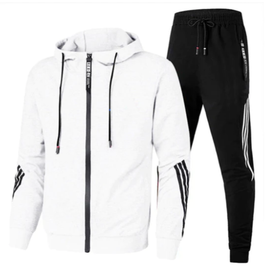 Tuta sportiva uomo, giacca bianca con cappuccio e pantaloni neri, design moderno, strisce laterali, abbigliamento casual, moda fitness.