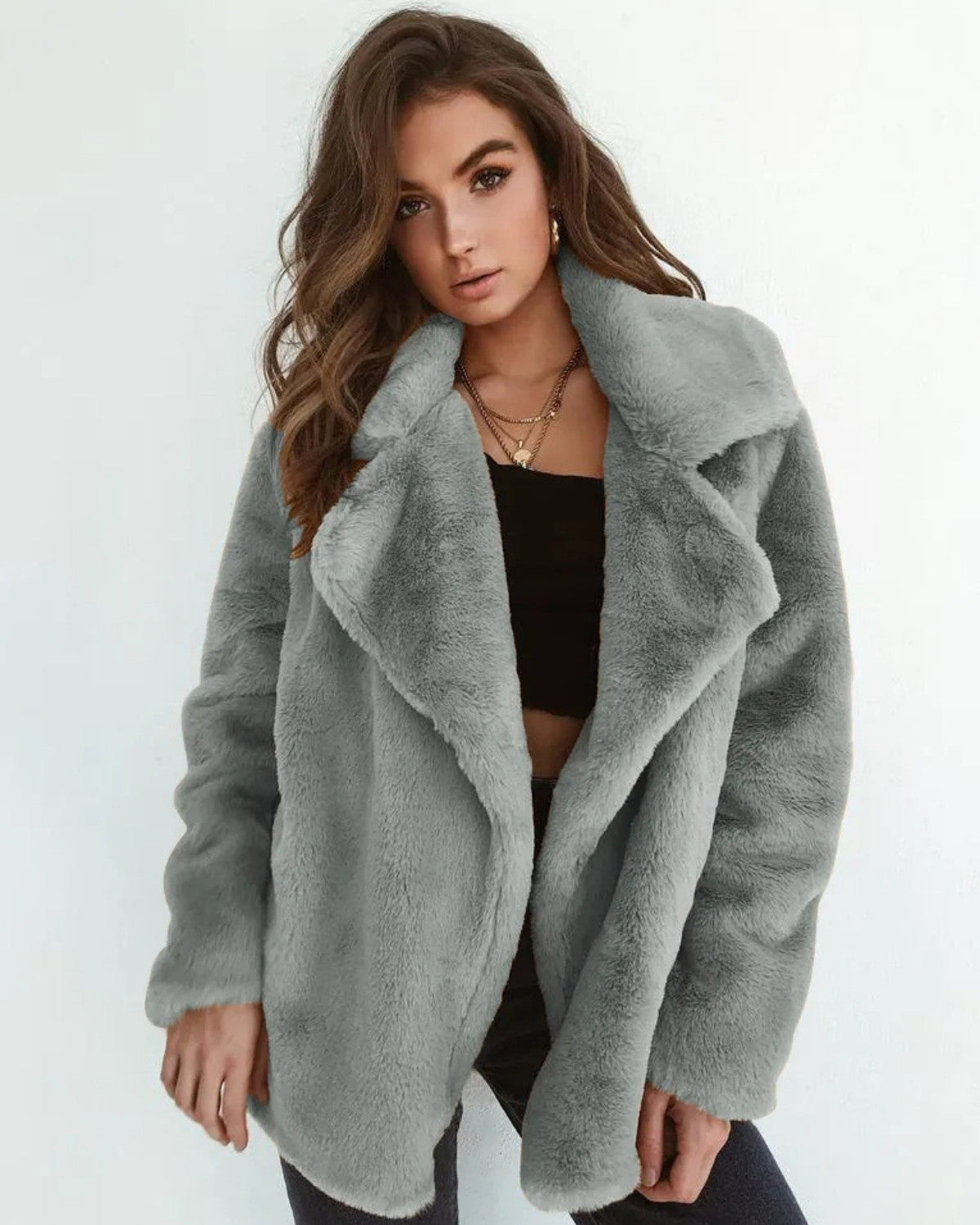 Cappotto Invernale da Donna in Tessuto Peluche con Rever